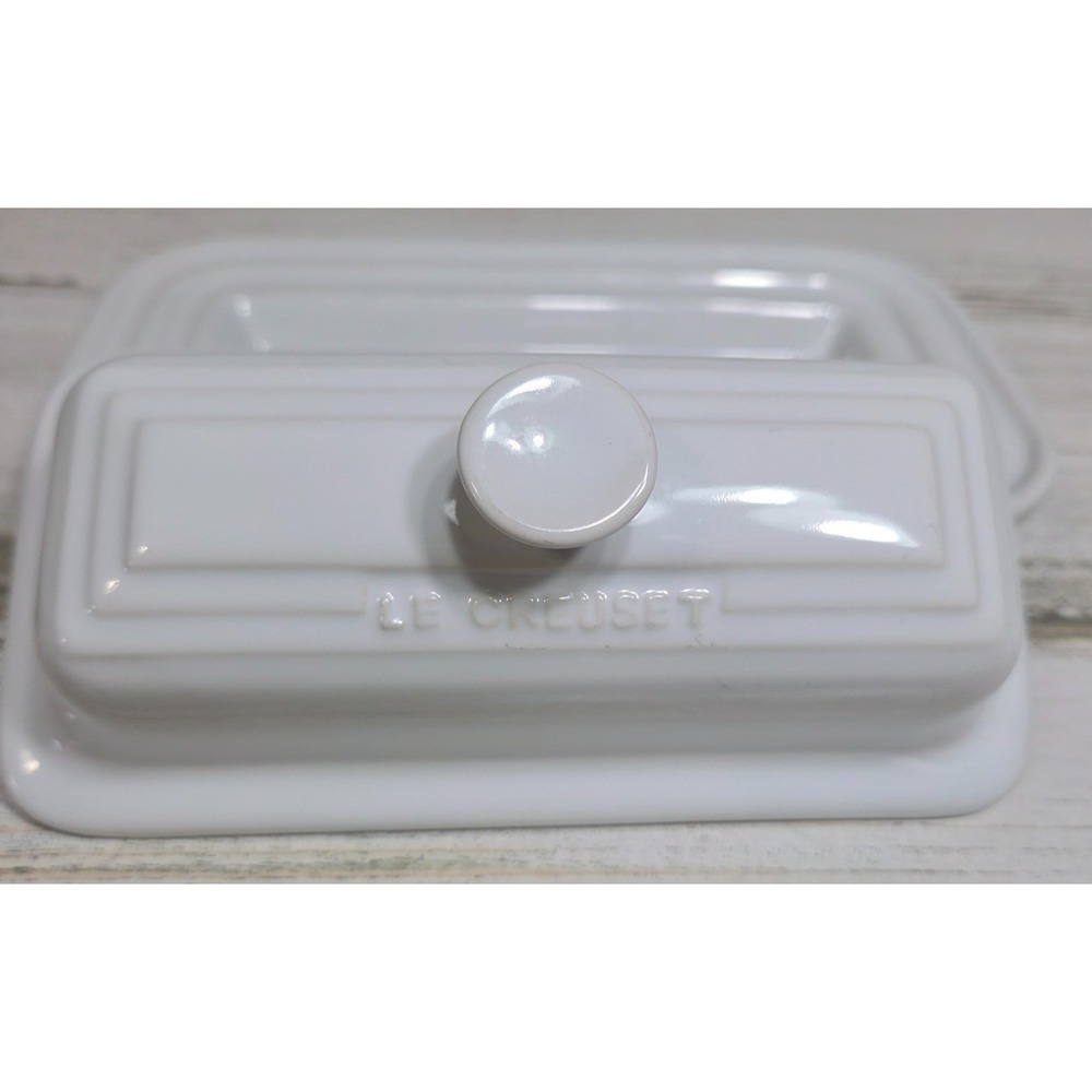 Le Creuset White Heritage Stoneware Covered Butter Dish Rectangular 2 Piece - Picture 8 of 9